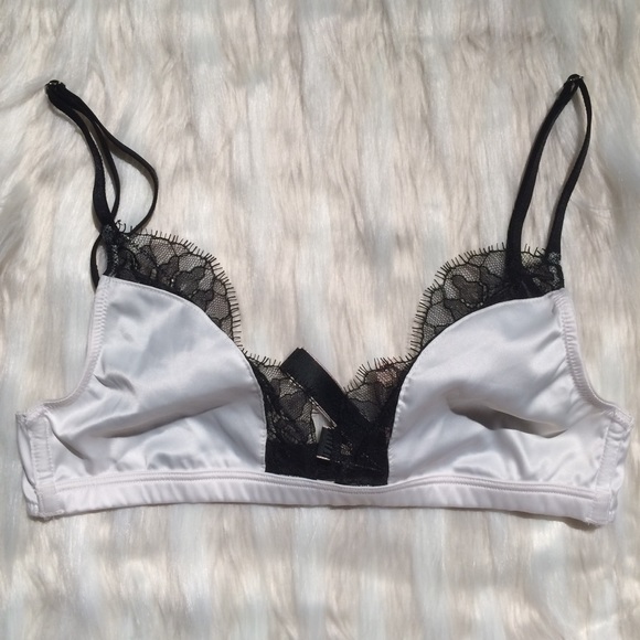 Victoria's Secret Other - Victoria's Secret White w Black Lace Trim Bralette